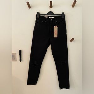 NWT Size 28 | Levi’s jeans | black wedgie skinny